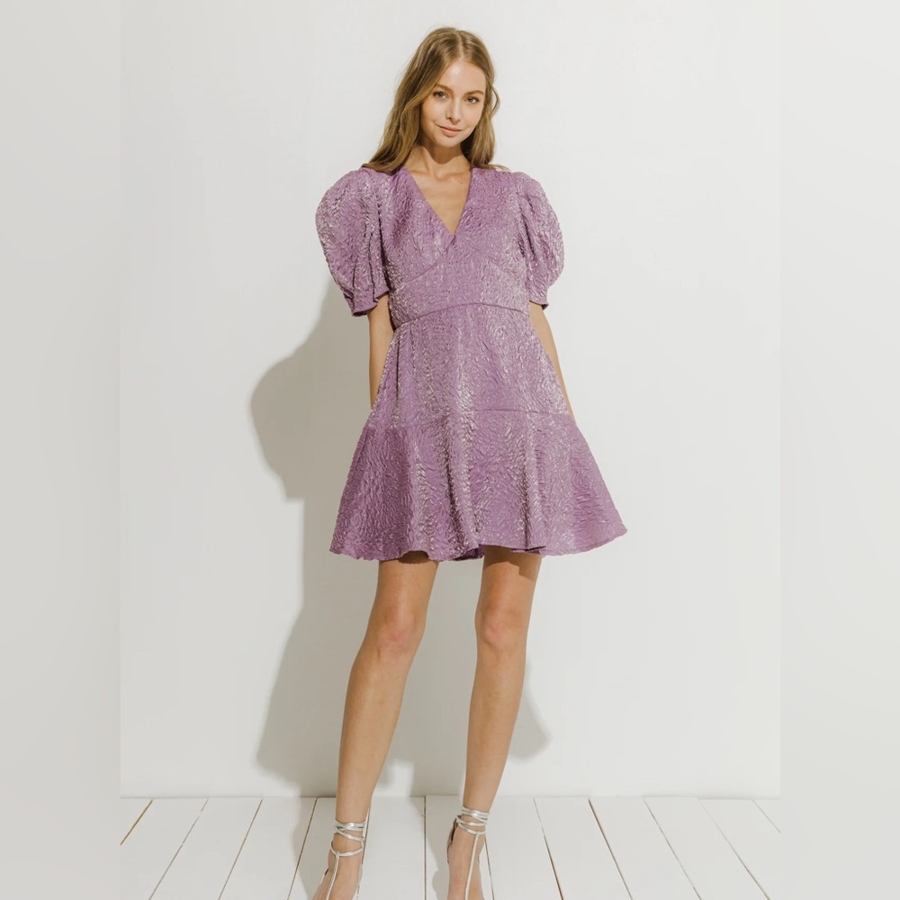 TEXTURE‎ V-NECK MINI DRESS - Picture 2 of 6